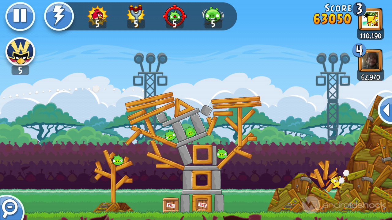 Бесплатные игры злые. Игра Angry Birds friends. Angry Birds friends 2012. Энгри бердз френдс свинячья башня. Angry Birds friends Freddie for Day.